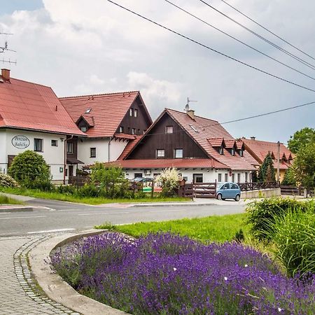 Hotel U Lip Trojanovice Frenstat pod Radhostem Exterior photo