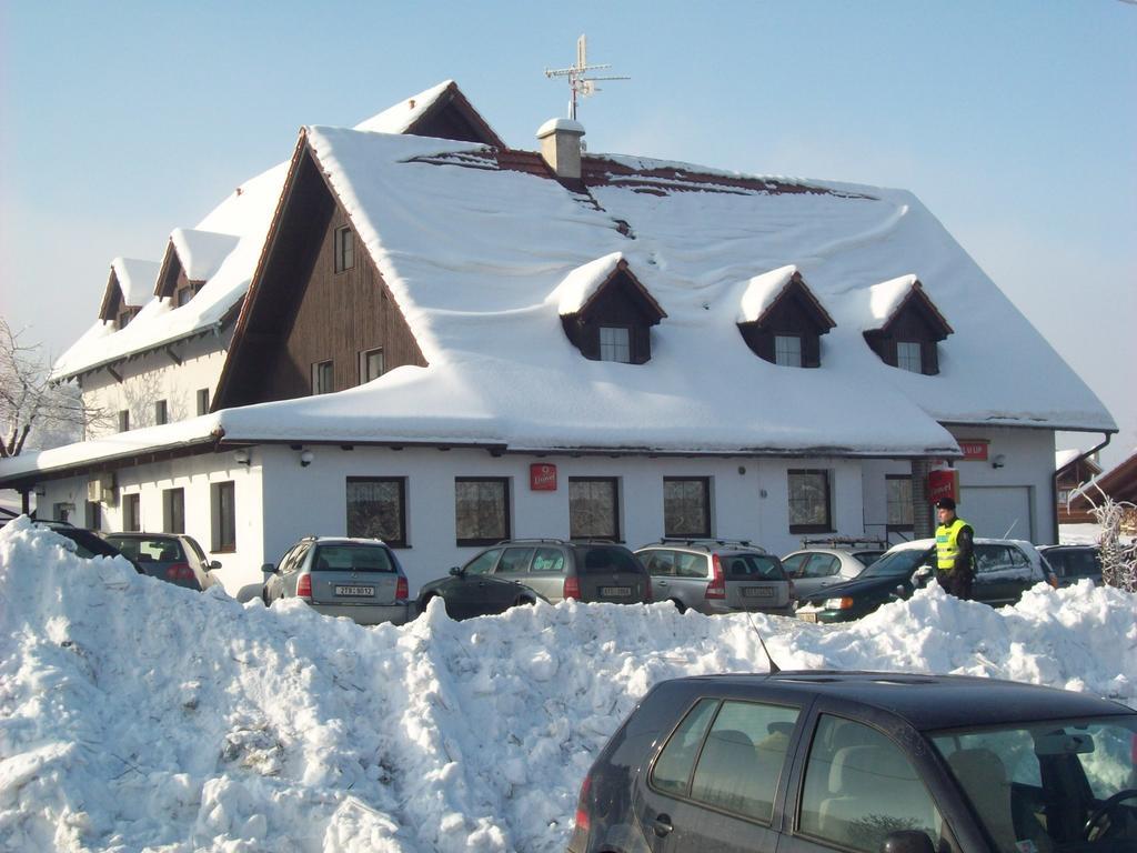 Hotel U Lip Trojanovice Frenstat pod Radhostem Exterior photo
