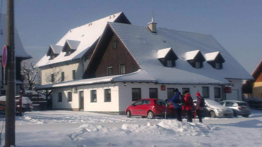 Hotel U Lip Trojanovice Frenstat pod Radhostem Exterior photo